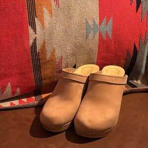 Tan Leather Women's Clogs